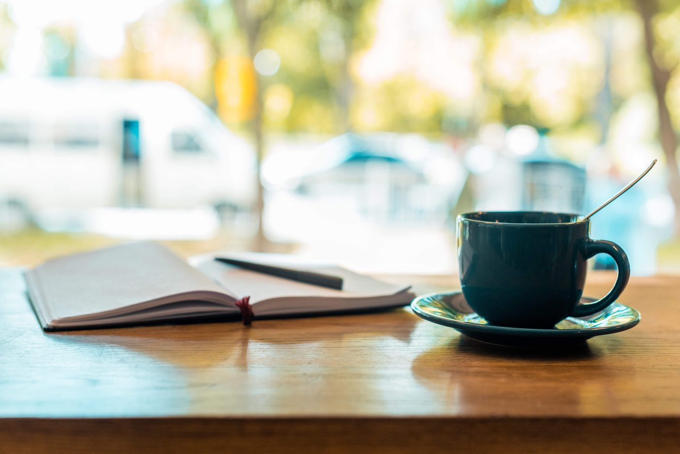 Kaffee und Notizbuch